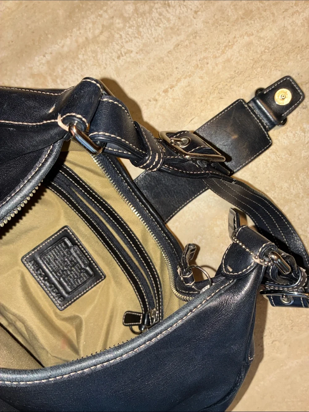 COACH VTG Hamptons 7548 Black Leather mid-sized Buckle Hobo, with dust bag. Euc